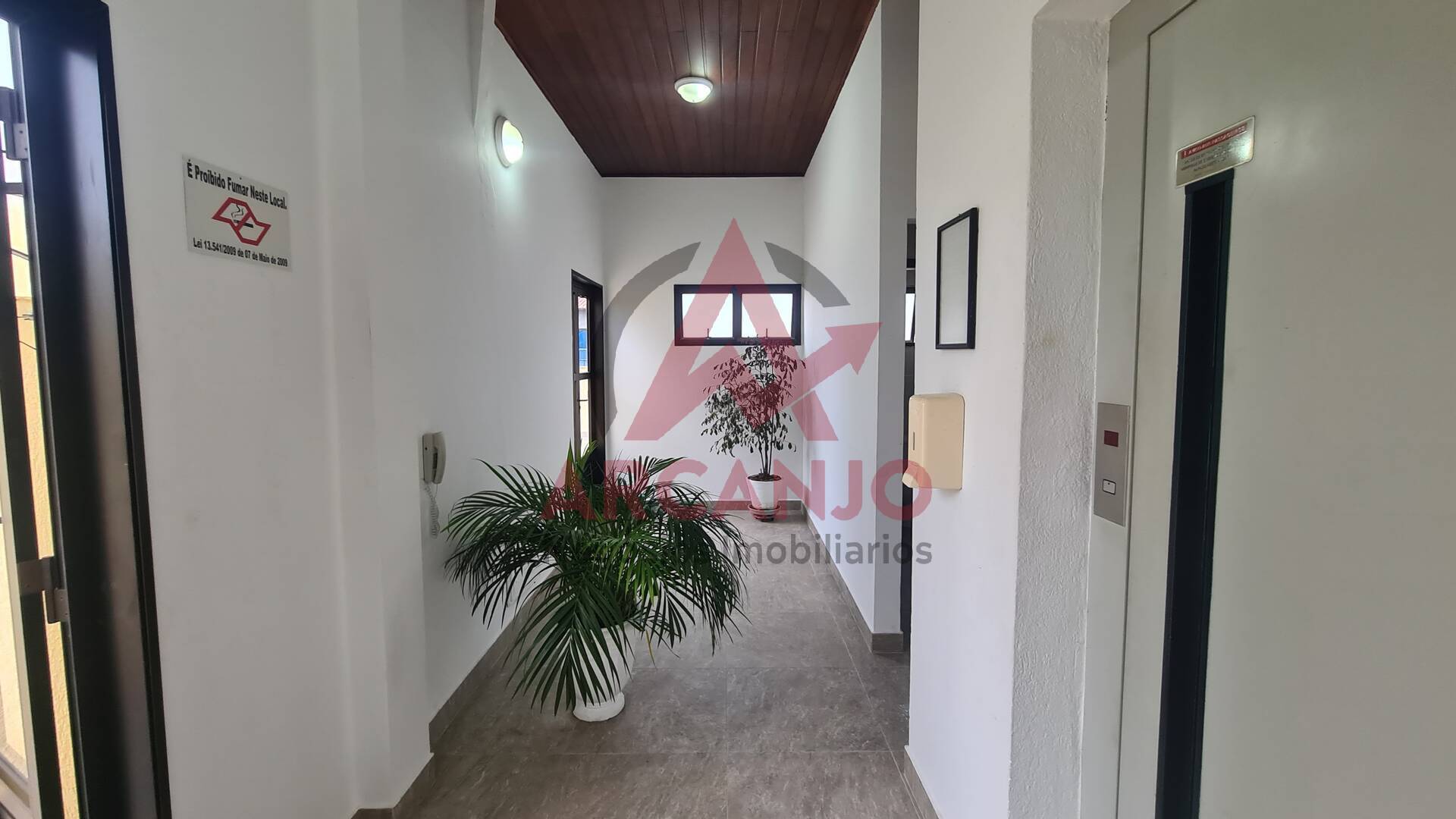 Apartamento para alugar com 2 quartos, 65m² - Foto 11