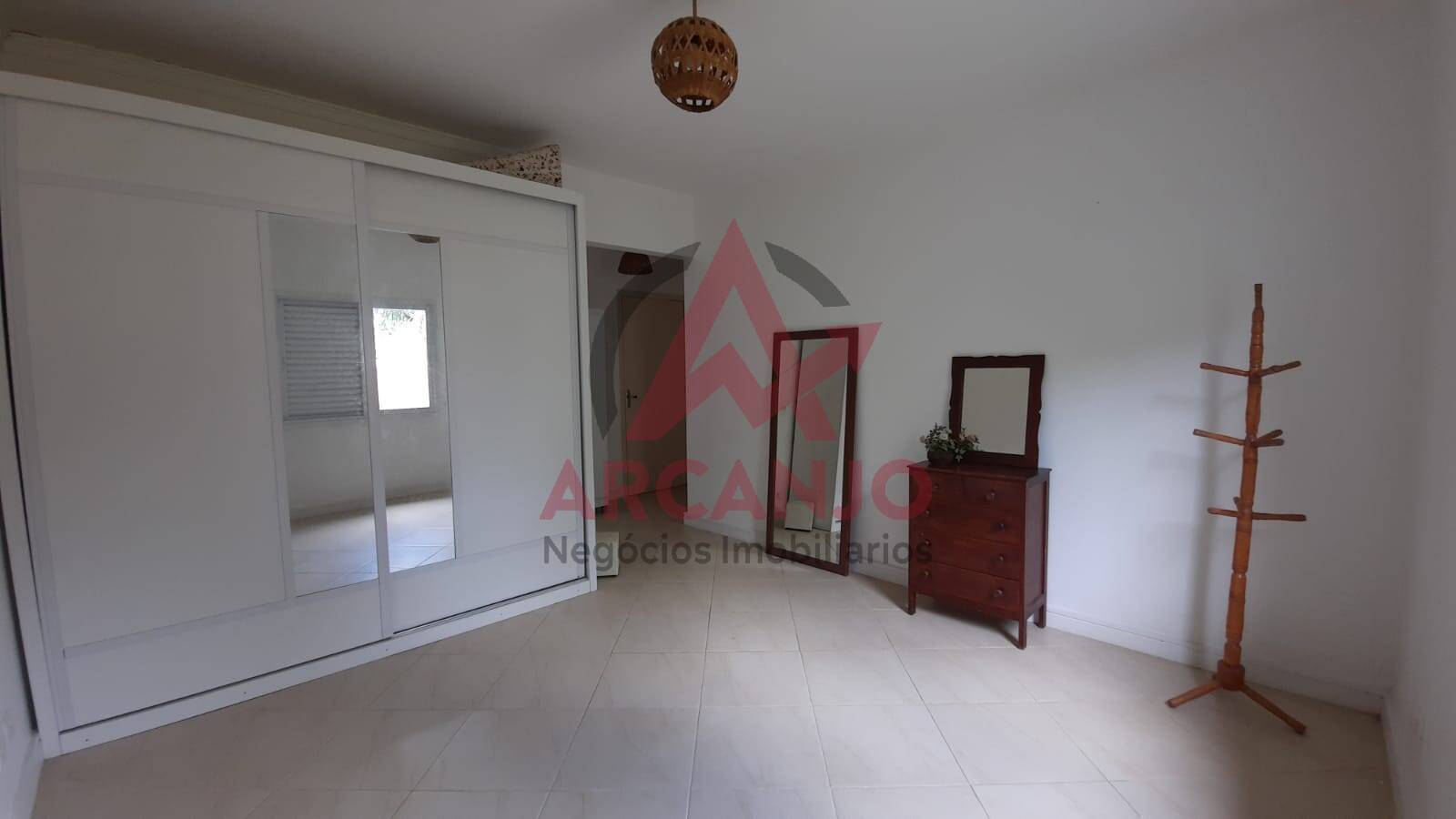 Casa à venda com 3 quartos, 450m² - Foto 2