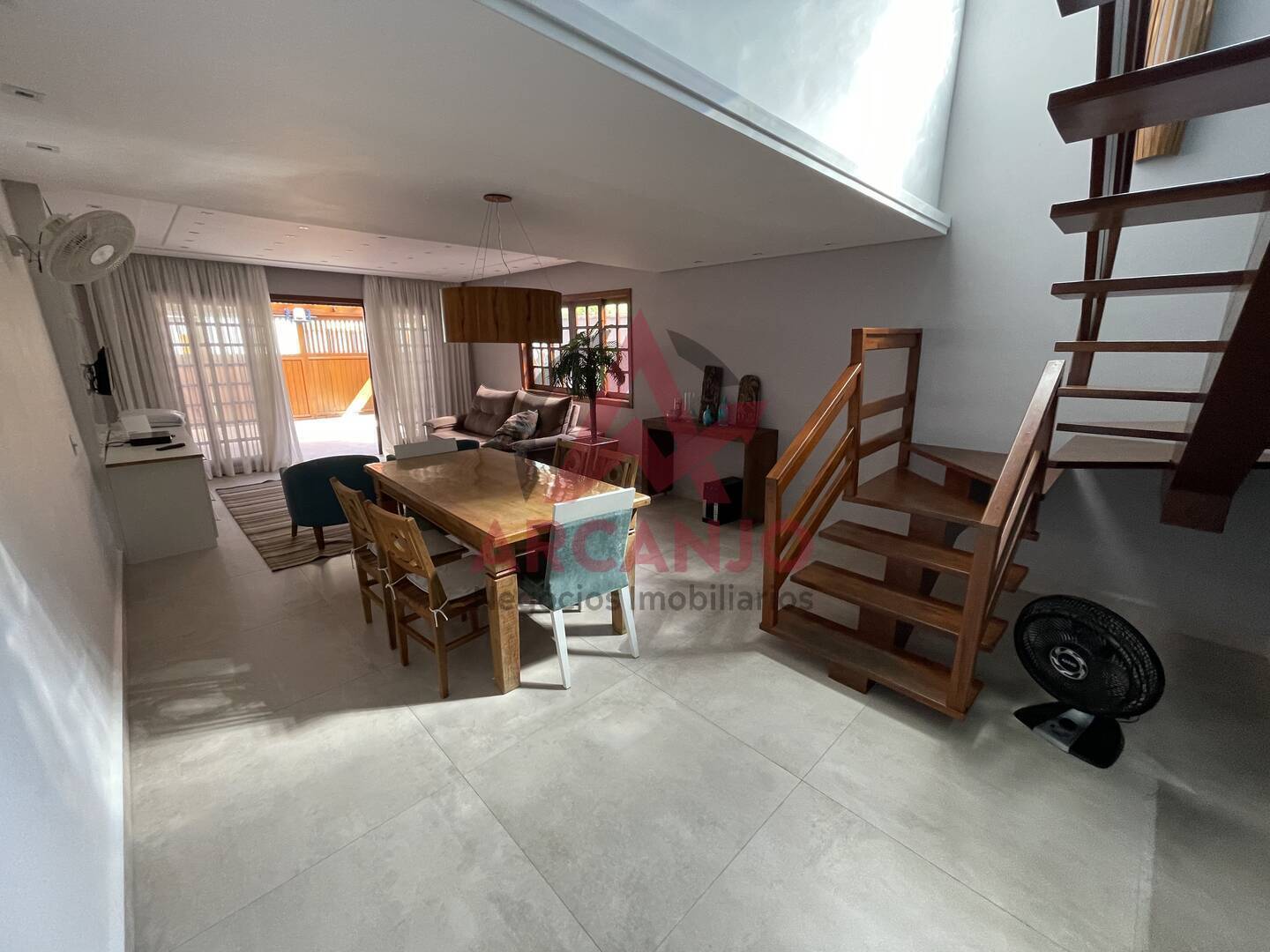 Sobrado à venda com 3 quartos, 166m² - Foto 1