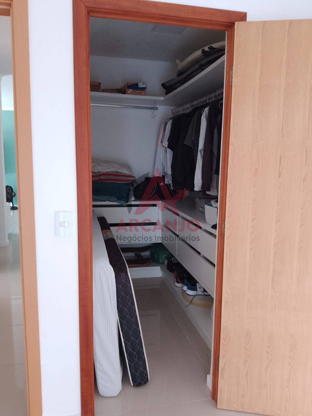 Apartamento à venda com 2 quartos, 200m² - Foto 2