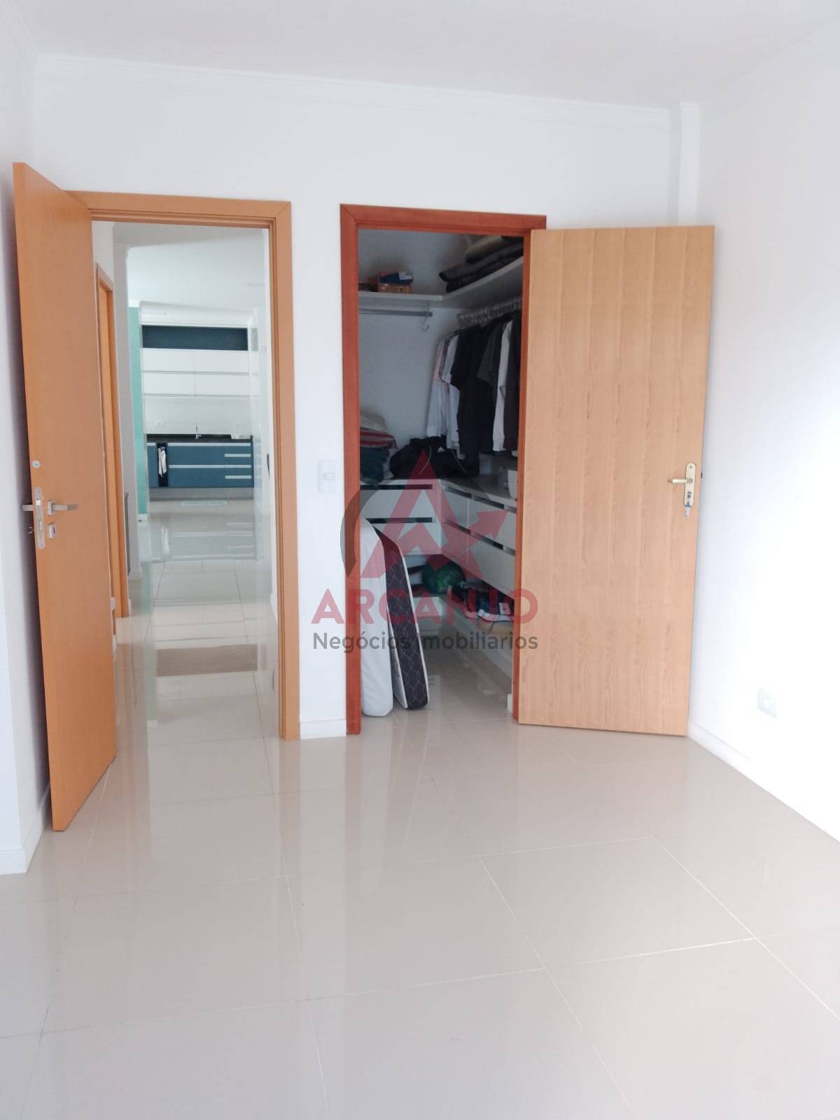 Apartamento à venda com 2 quartos, 200m² - Foto 3