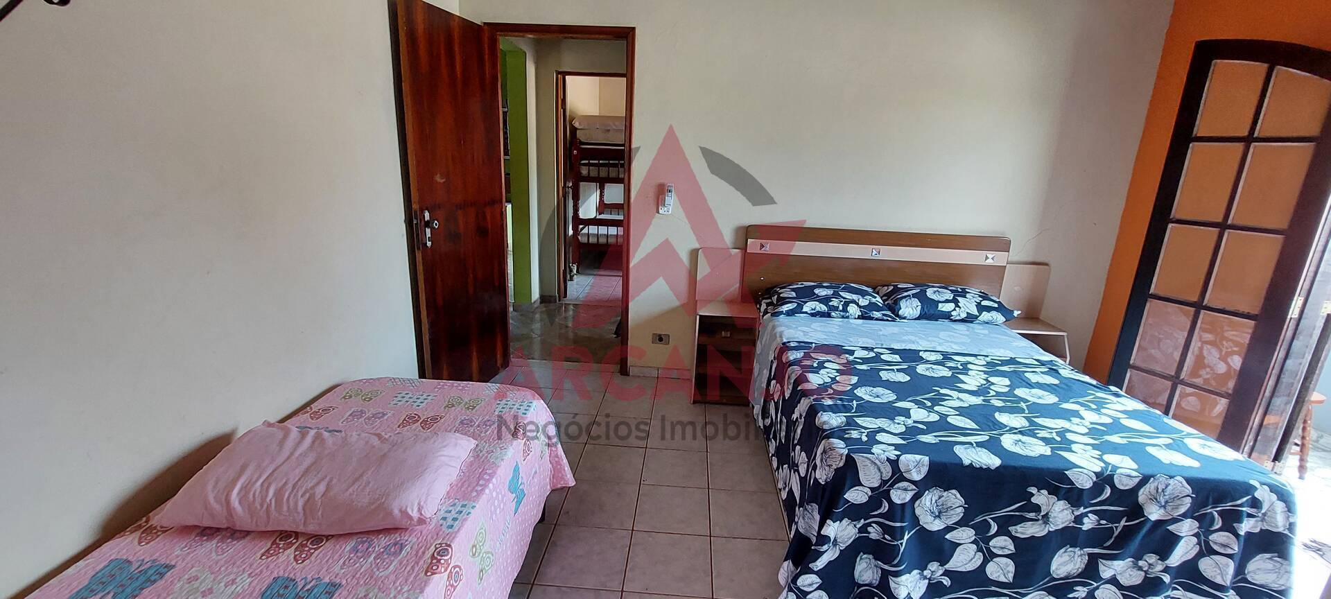 Casa à venda com 2 quartos, 250m² - Foto 2