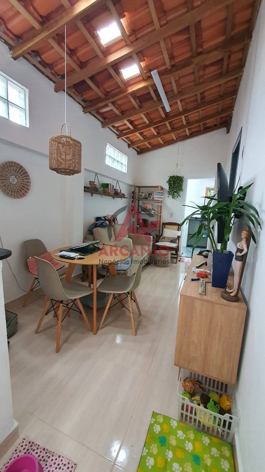 Casa à venda com 2 quartos, 150m² - Foto 1