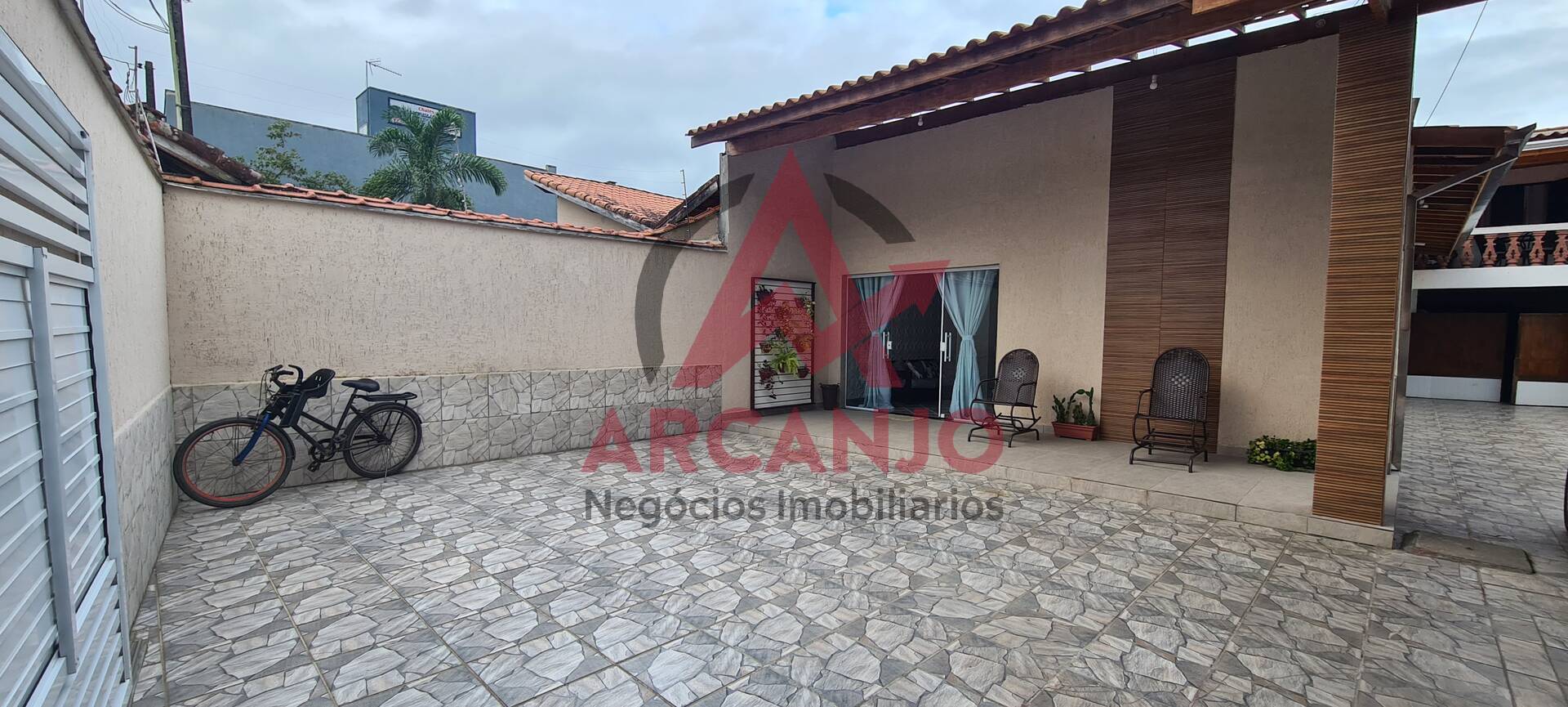 Casa à venda com 5 quartos, 250m² - Foto 1