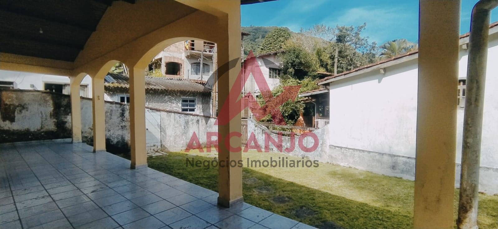 Casa à venda com 2 quartos, 130m² - Foto 2