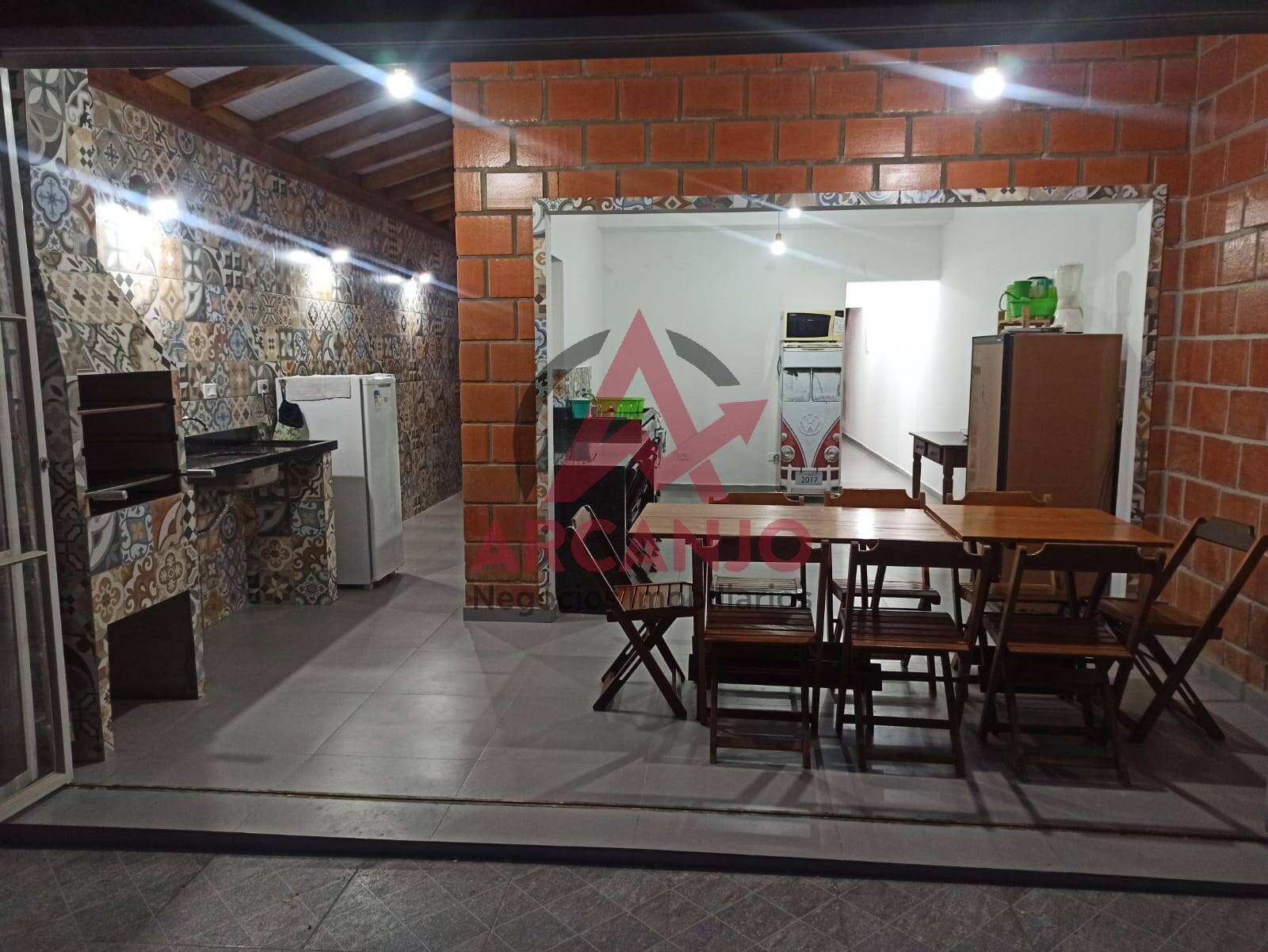 Casa à venda com 3 quartos, 108m² - Foto 1