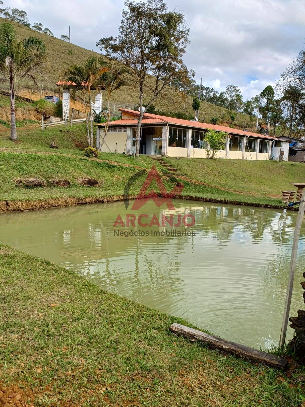 Fazenda à venda com 2 quartos, 150m² - Foto 2