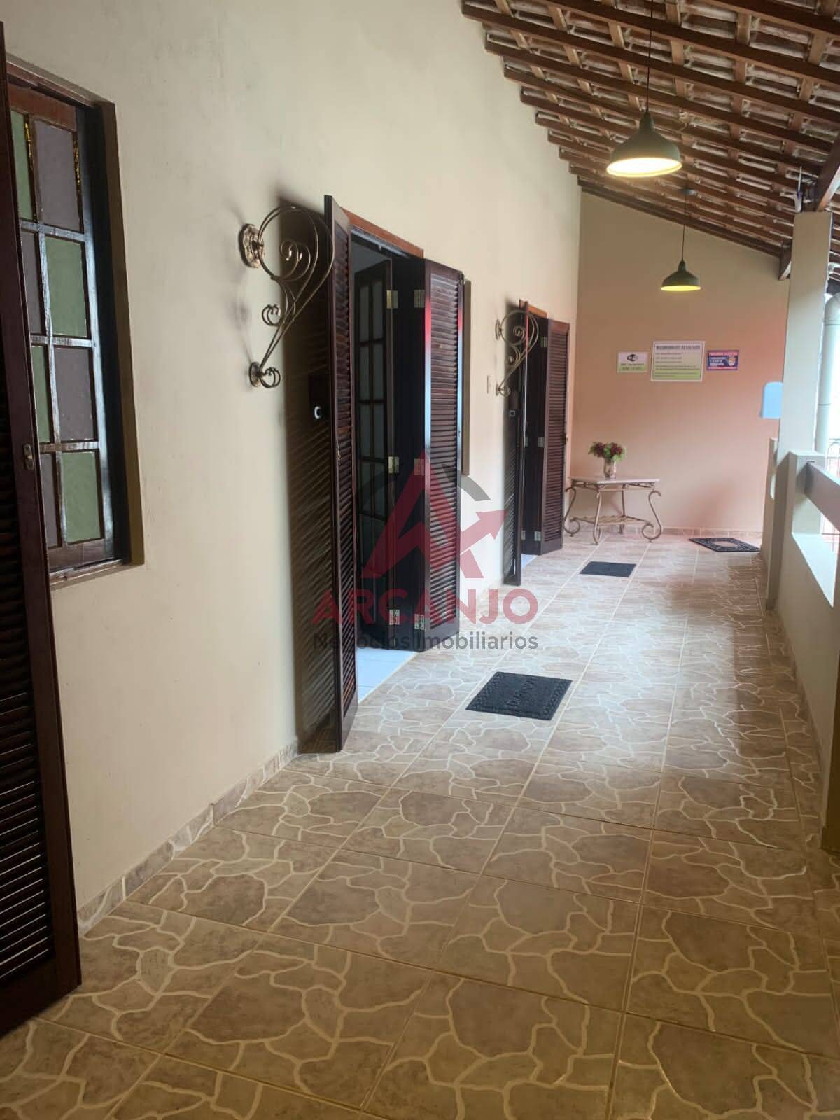 Casa à venda com 11 quartos, 300m² - Foto 3