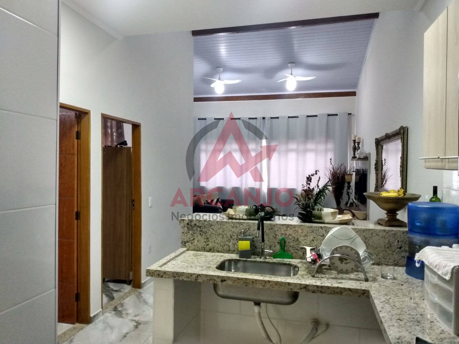 Casa à venda com 11 quartos, 300m² - Foto 4