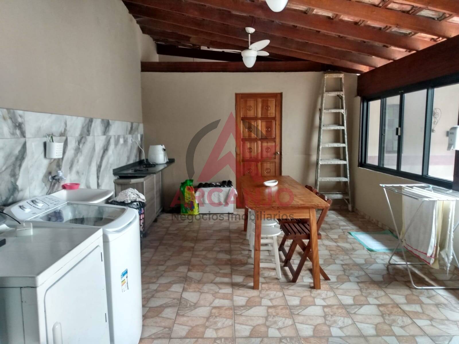 Casa à venda com 11 quartos, 300m² - Foto 8