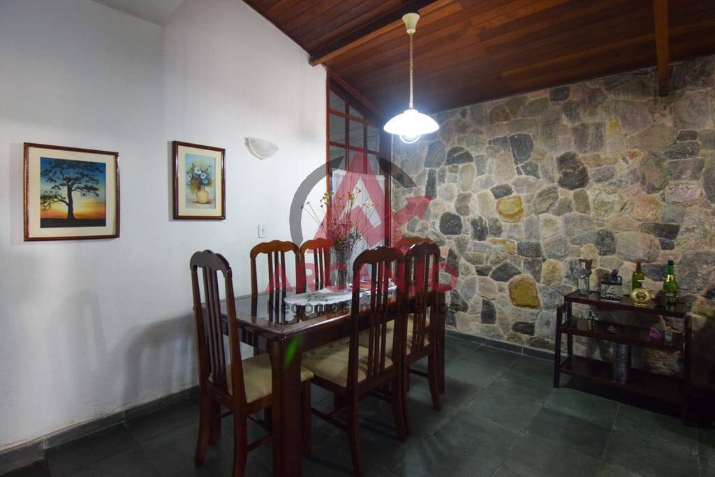 Casa à venda com 7 quartos, 150m² - Foto 12