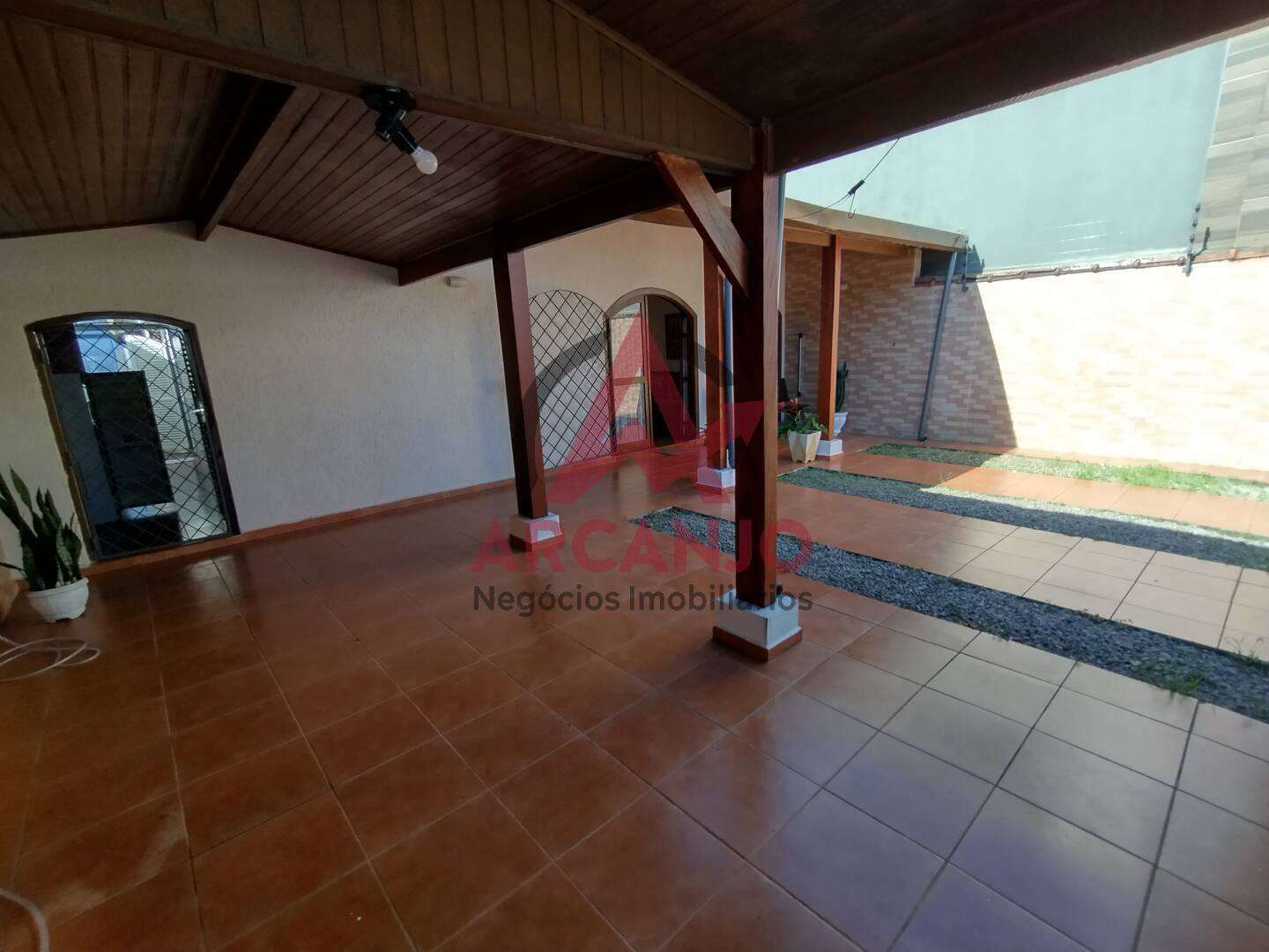 Casa à venda com 4 quartos, 350m² - Foto 2