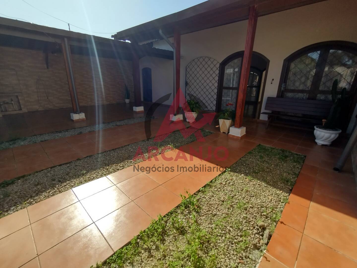 Casa à venda com 4 quartos, 350m² - Foto 1