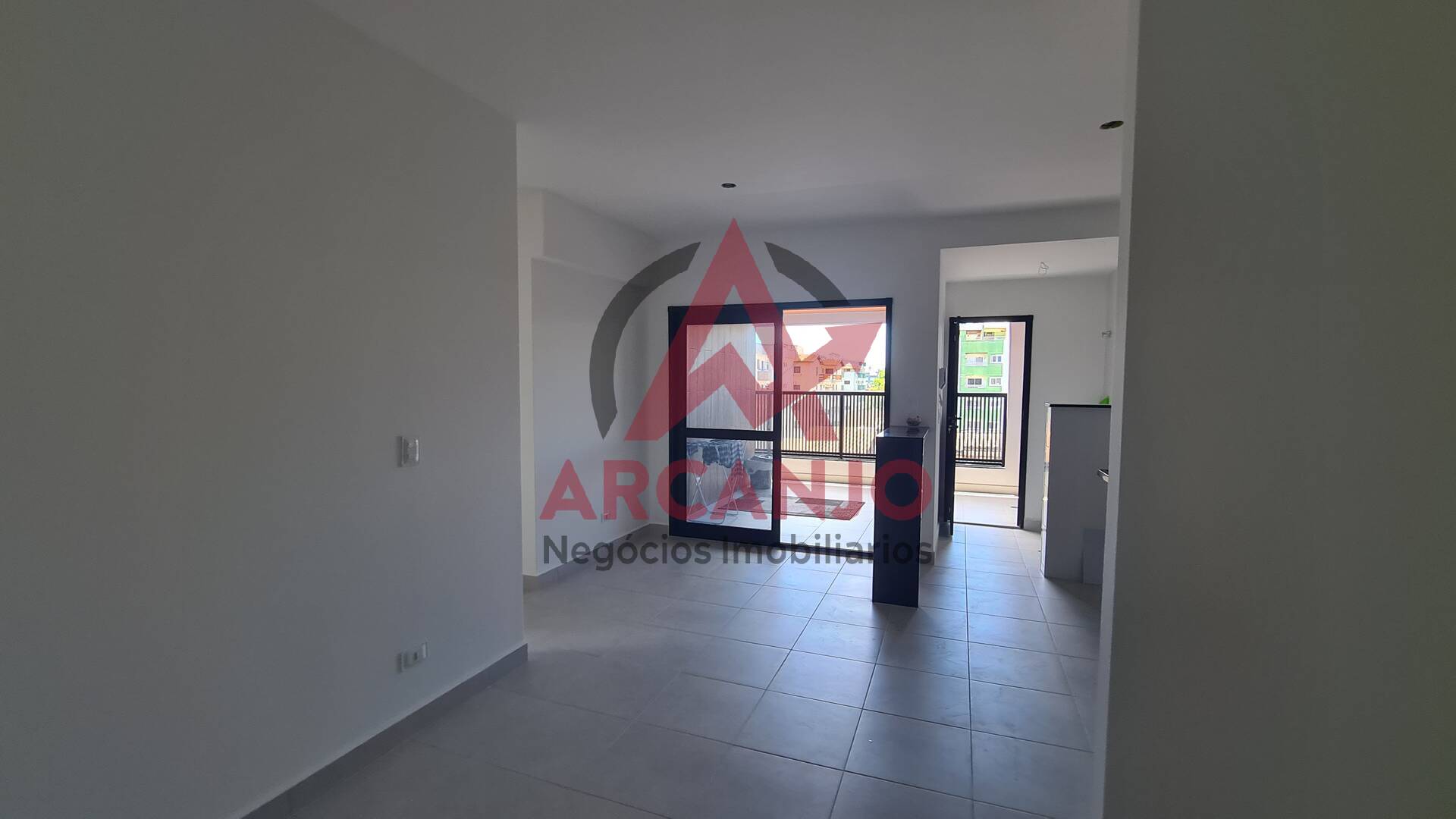 Apartamento à venda com 2 quartos, 70m² - Foto 2