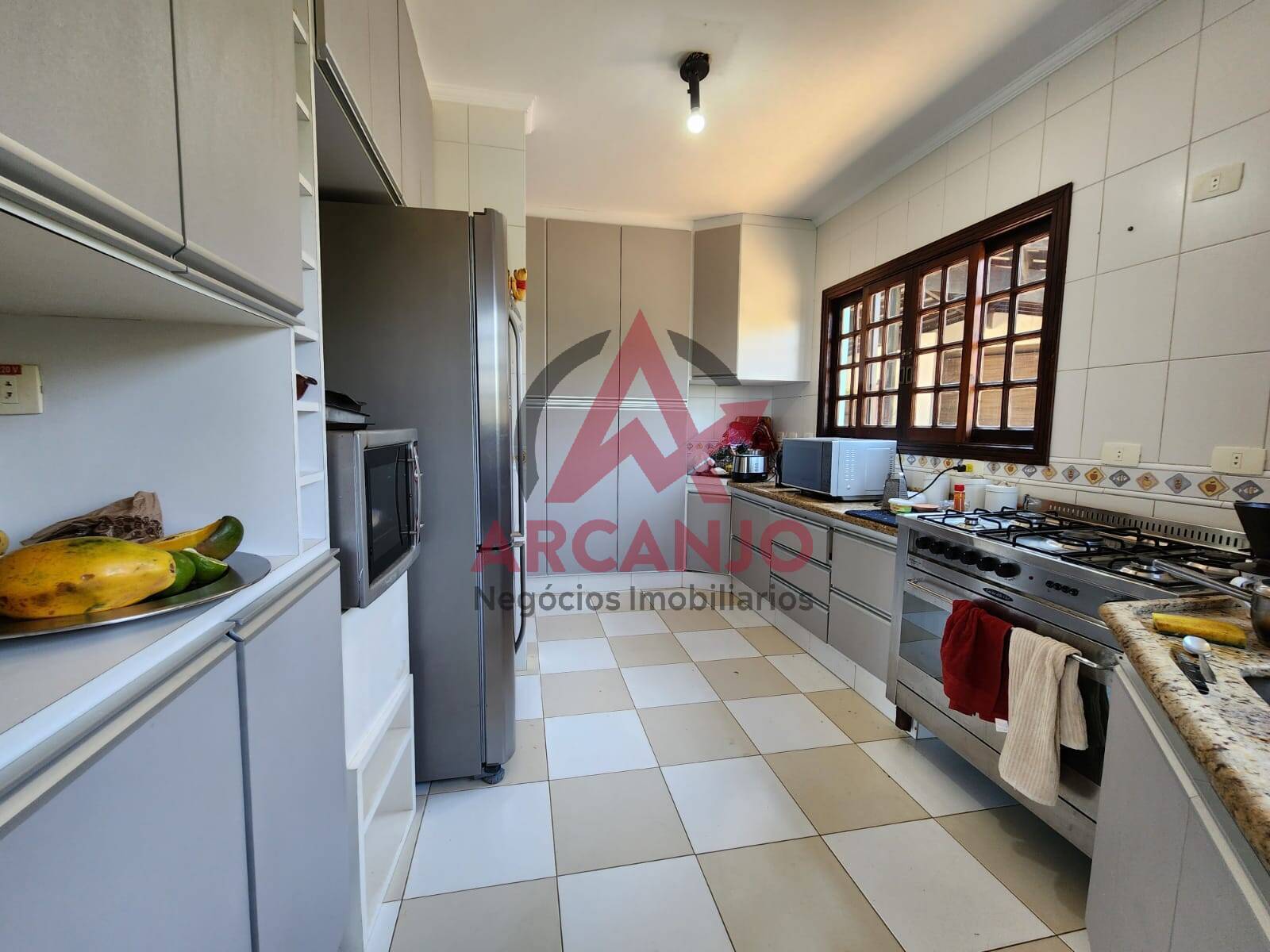 Casa à venda com 3 quartos, 228m² - Foto 14