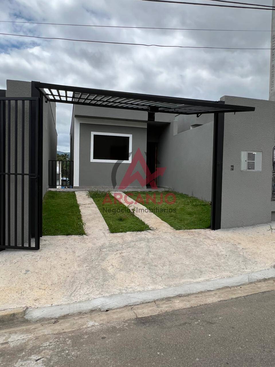 Casa à venda com 2 quartos, 125m² - Foto 1