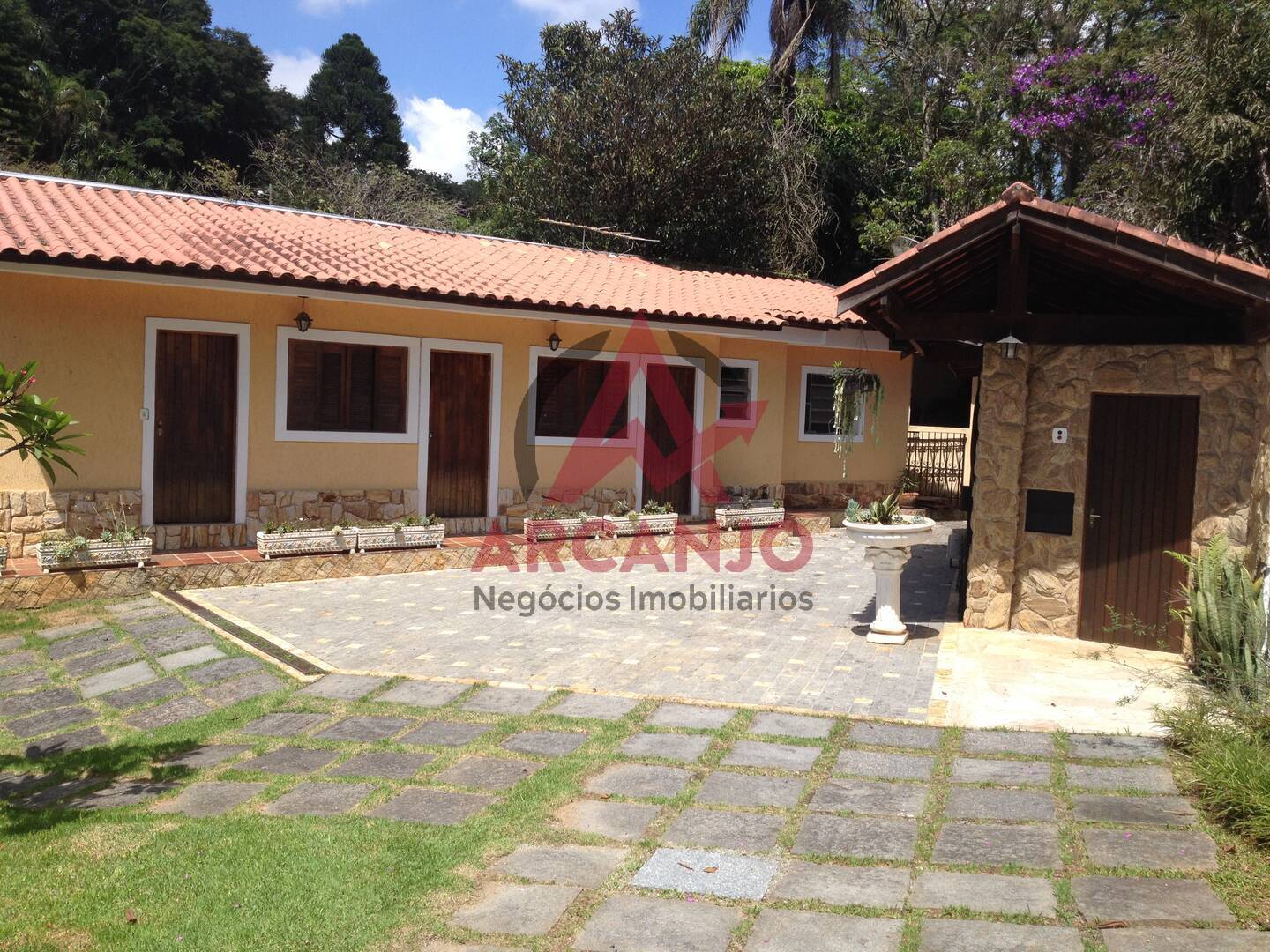 Casa à venda e aluguel com 4 quartos, 1200m² - Foto 3