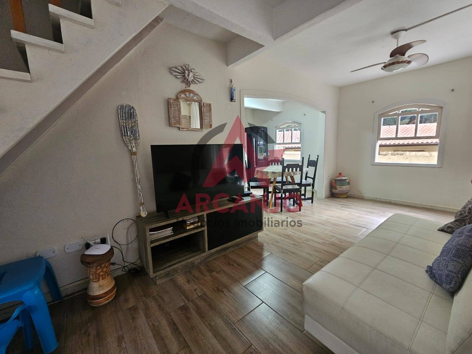 Casa à venda com 3 quartos, 28m² - Foto 1