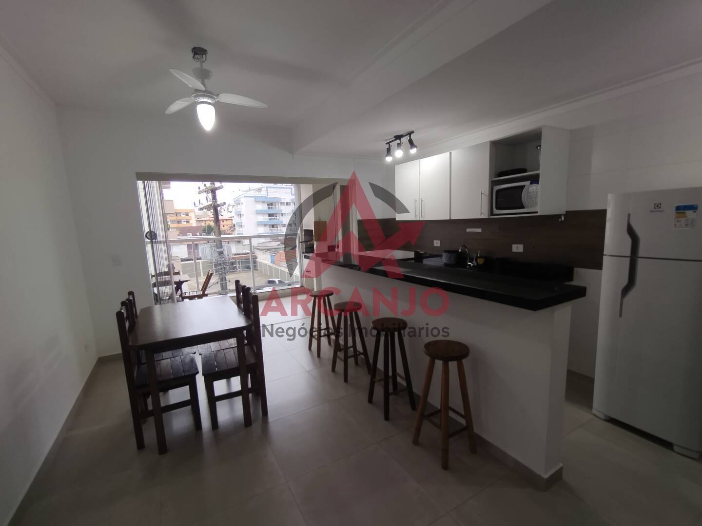 Apartamento à venda com 2 quartos, 70m² - Foto 4