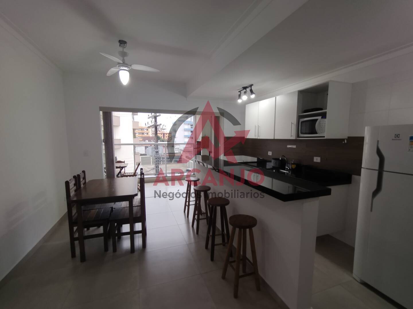 Apartamento à venda com 2 quartos, 70m² - Foto 1