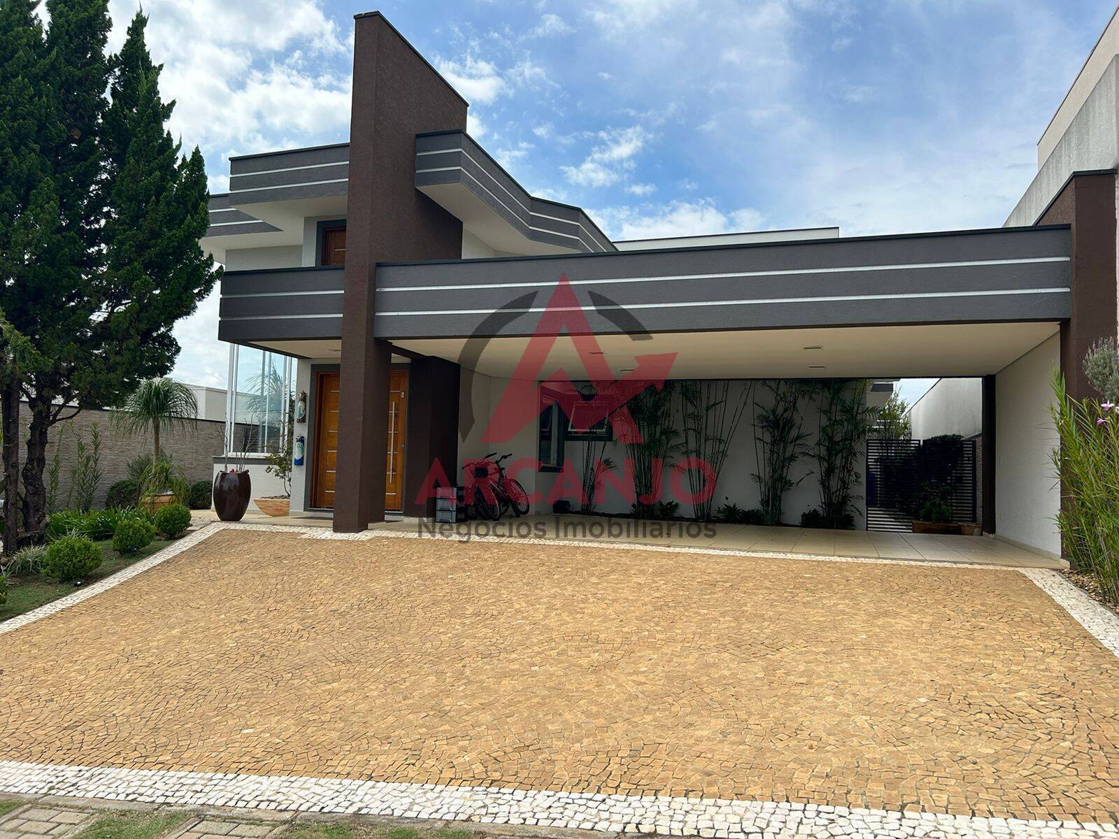 Casa de Condomínio à venda com 3 quartos, 600m² - Foto 1