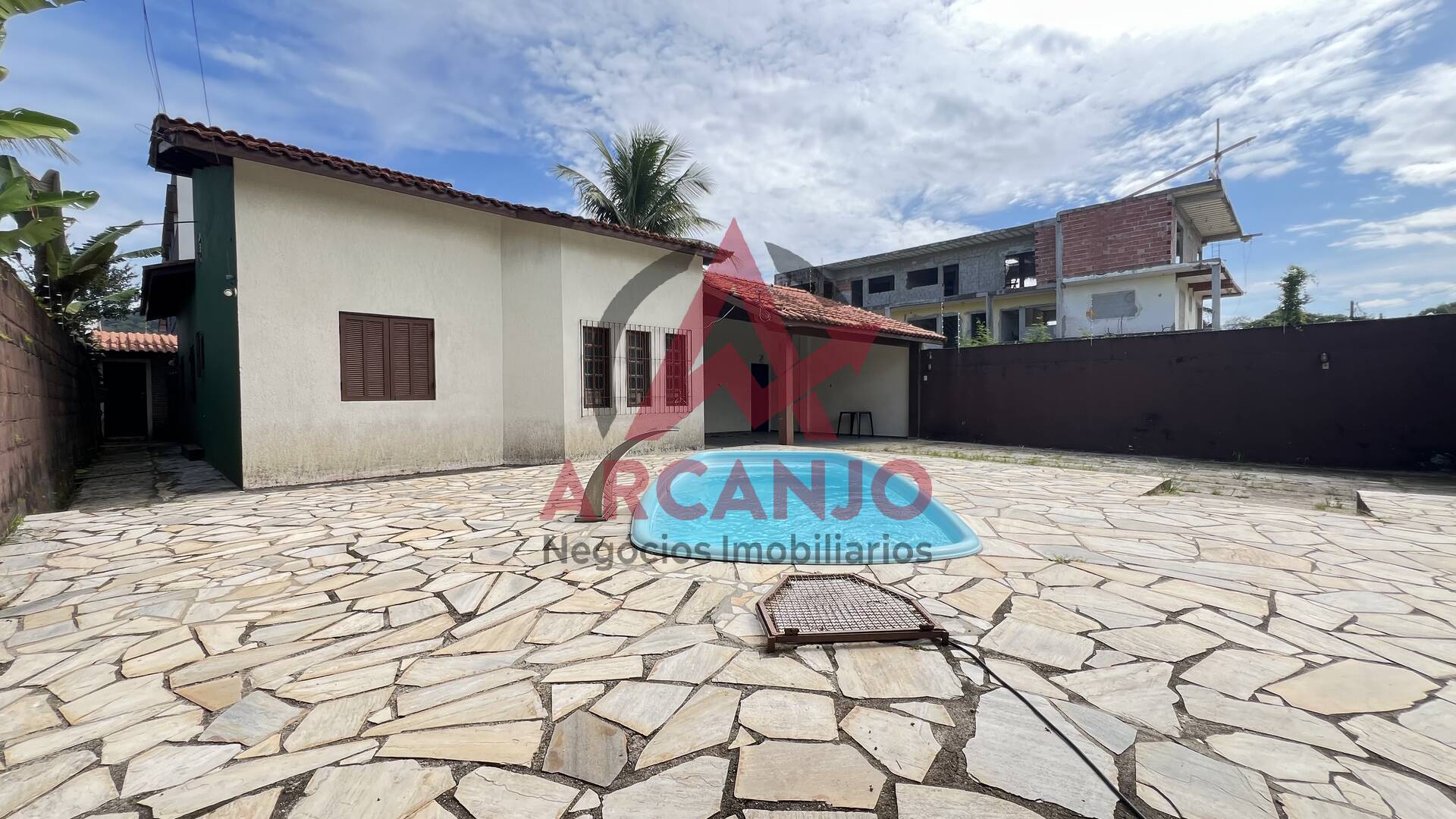 Casa à venda com 5 quartos, 450m² - Foto 1