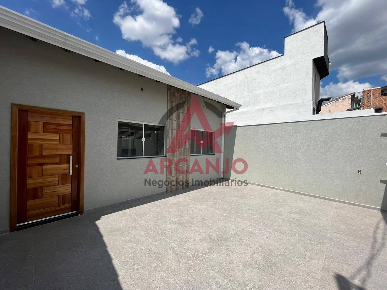 Casa à venda com 3 quartos, 175m² - Foto 1