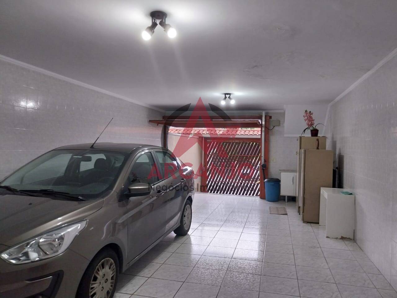 Sobrado à venda com 4 quartos, 197m² - Foto 1