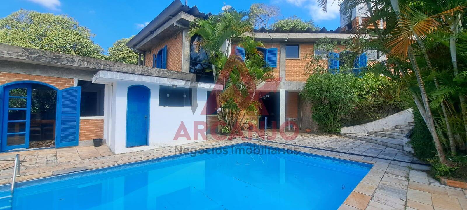 Casa à venda com 4 quartos, 320m² - Foto 1