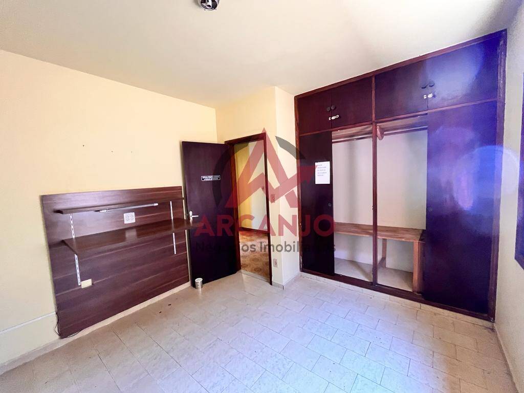 Casa à venda e aluguel com 5 quartos, 206m² - Foto 10