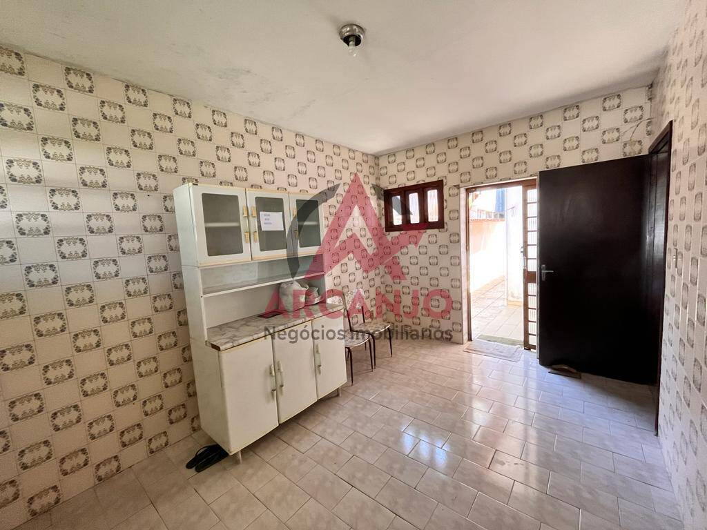 Casa à venda e aluguel com 5 quartos, 206m² - Foto 19