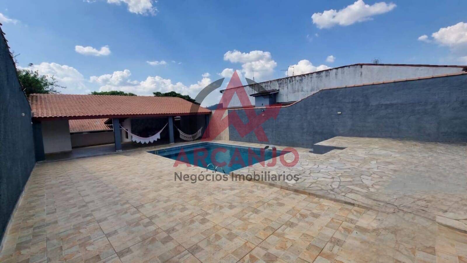 Casa à venda com 2 quartos, 181m² - Foto 2