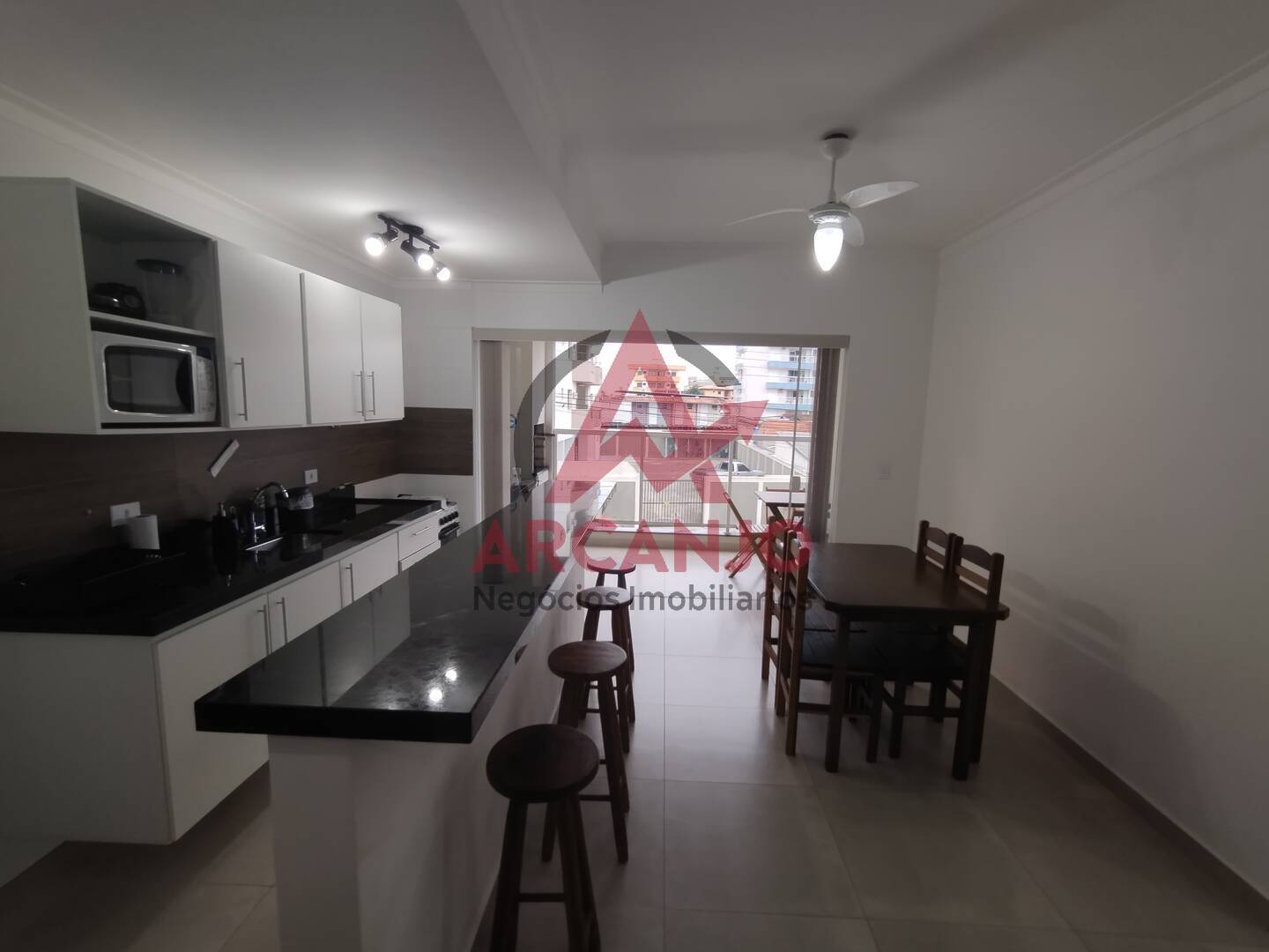 Apartamento à venda com 2 quartos, 70m² - Foto 3