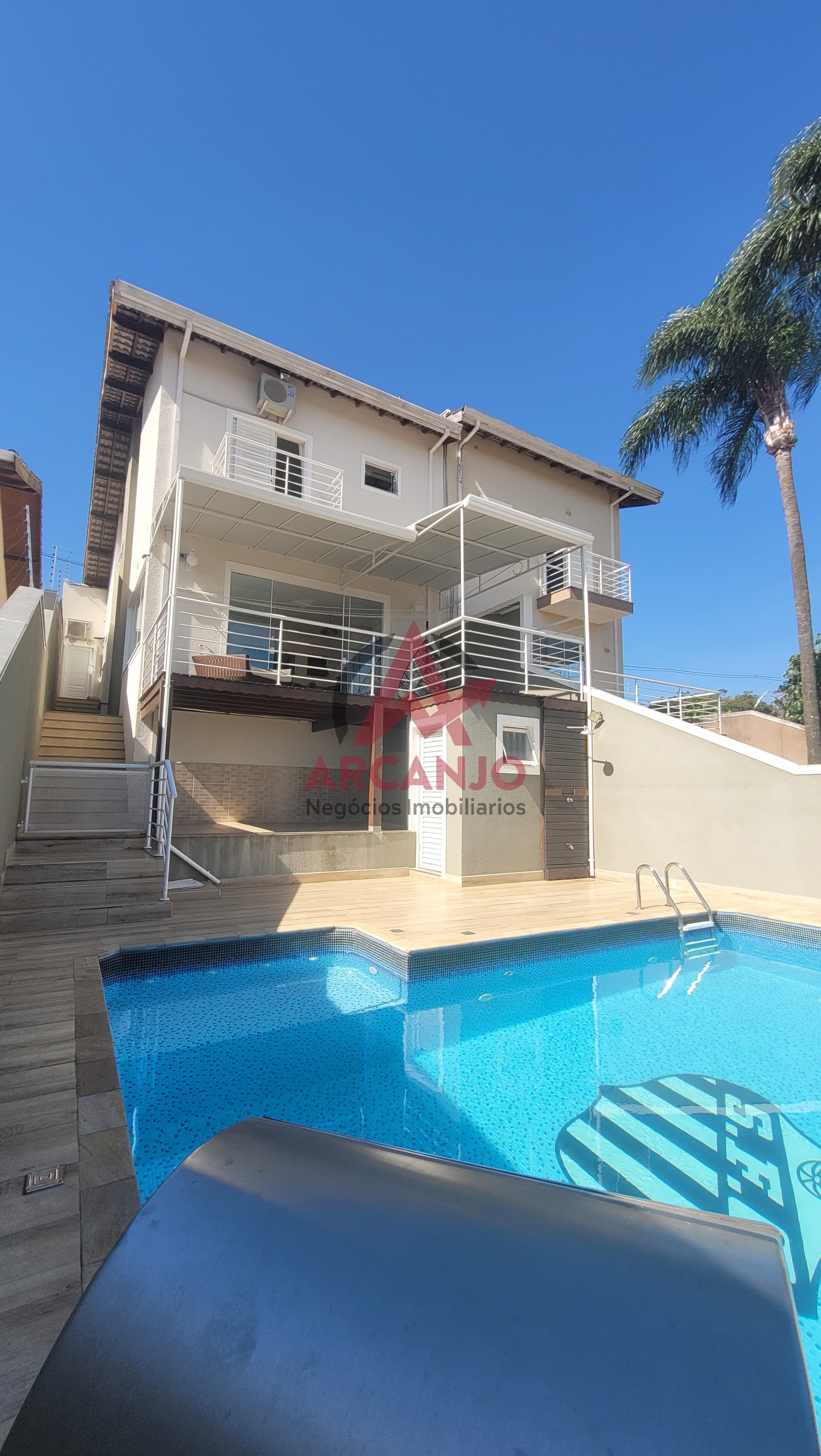 Casa à venda com 3 quartos, 179m² - Foto 1