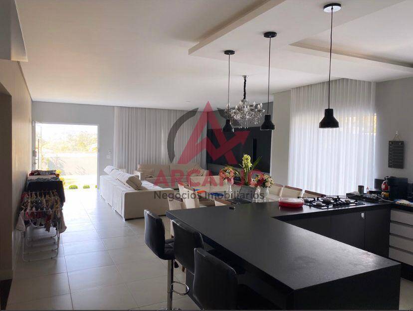 Casa à venda com 3 quartos, 244m² - Foto 10