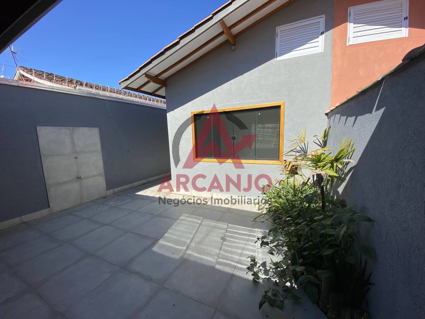 Casa à venda com 2 quartos, 180m² - Foto 1