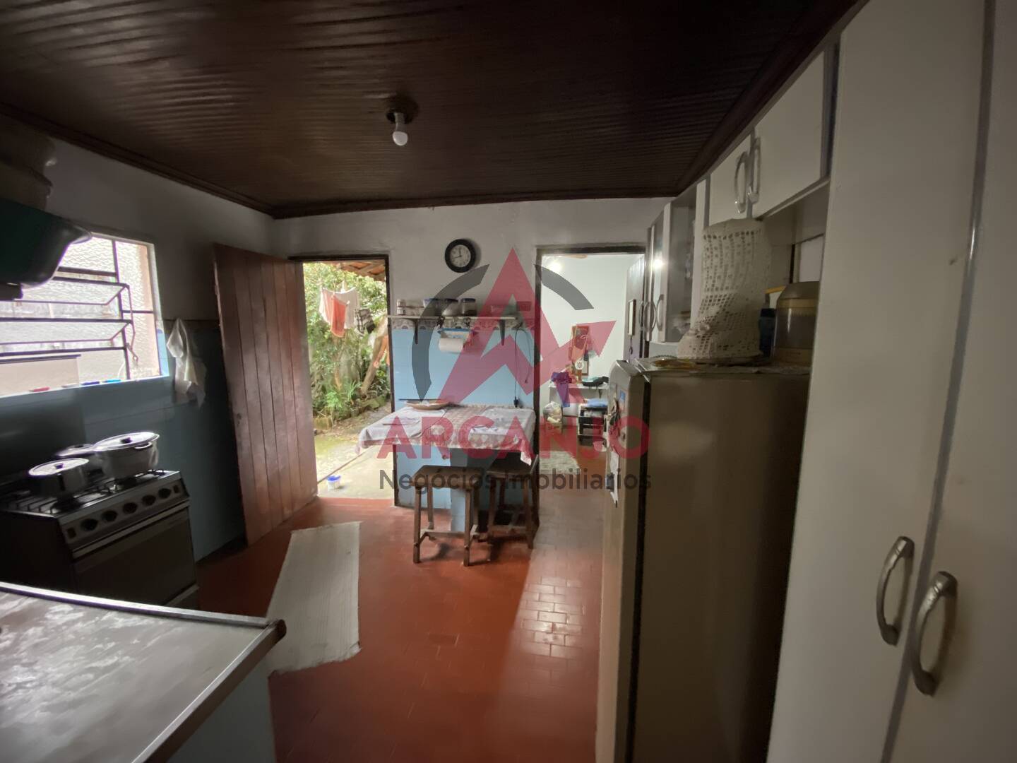 Casa à venda com 2 quartos, 150m² - Foto 2