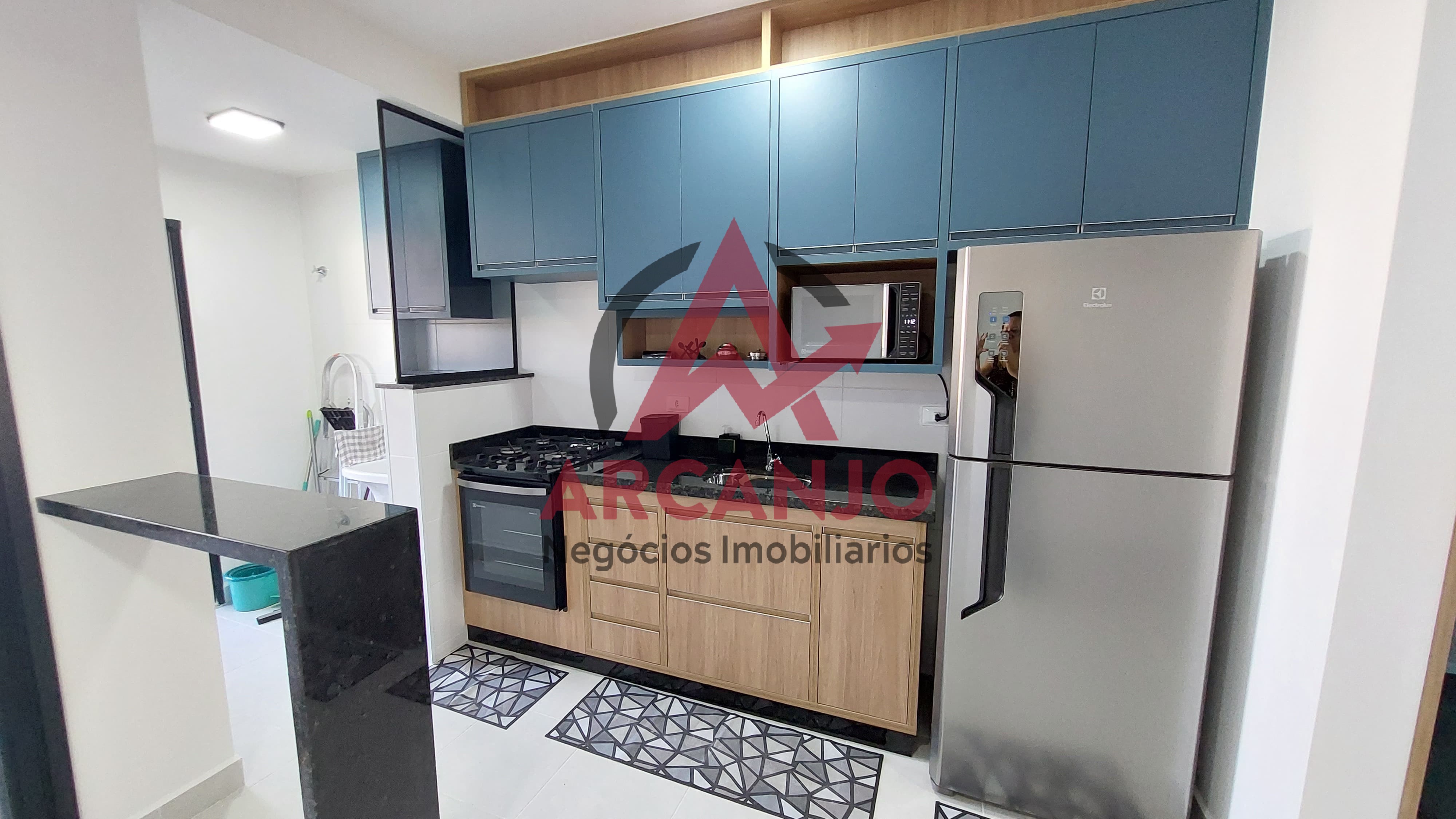 Apartamento à venda com 2 quartos, 70m² - Foto 2