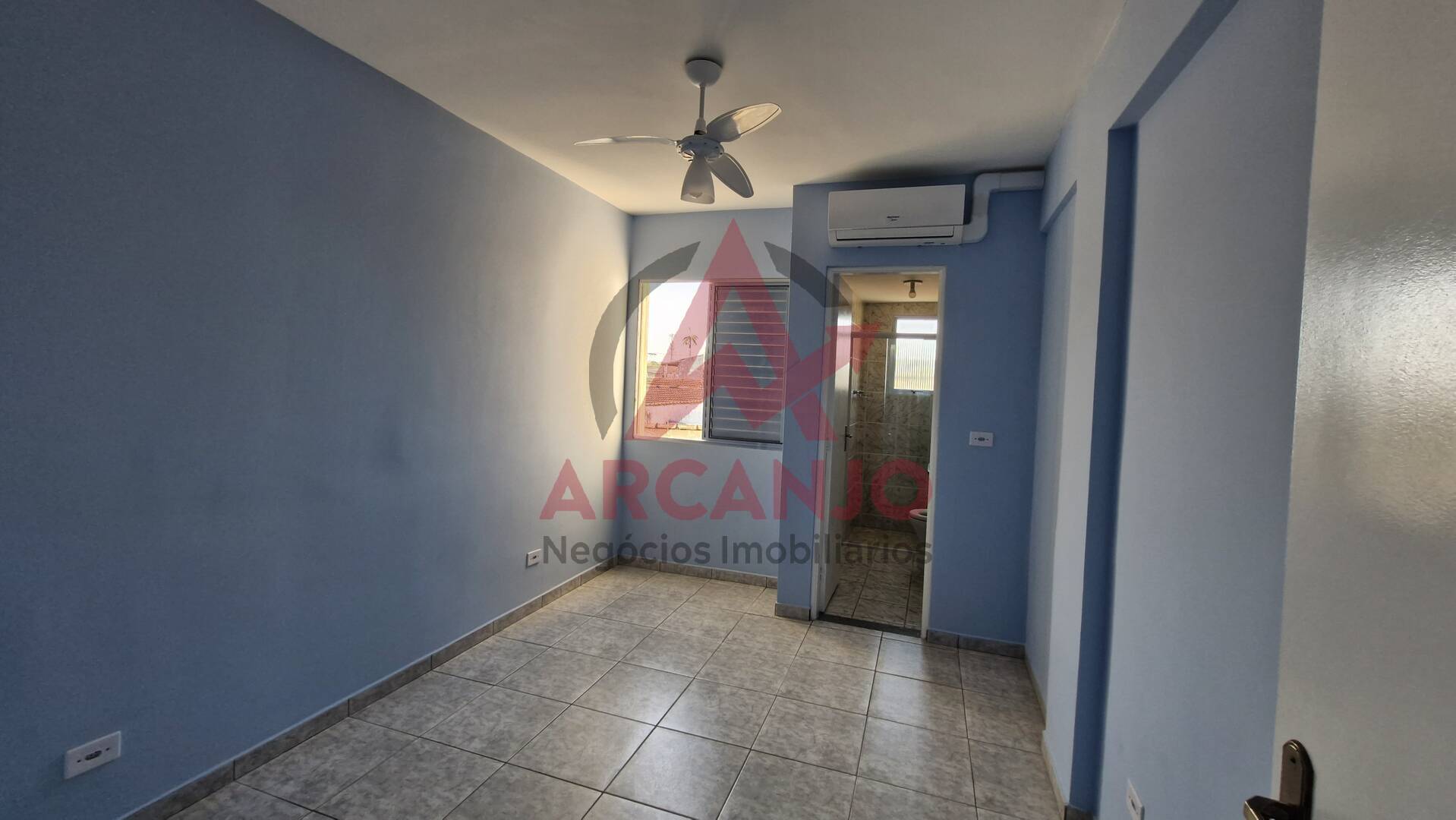 Apartamento para alugar com 2 quartos, 95m² - Foto 9