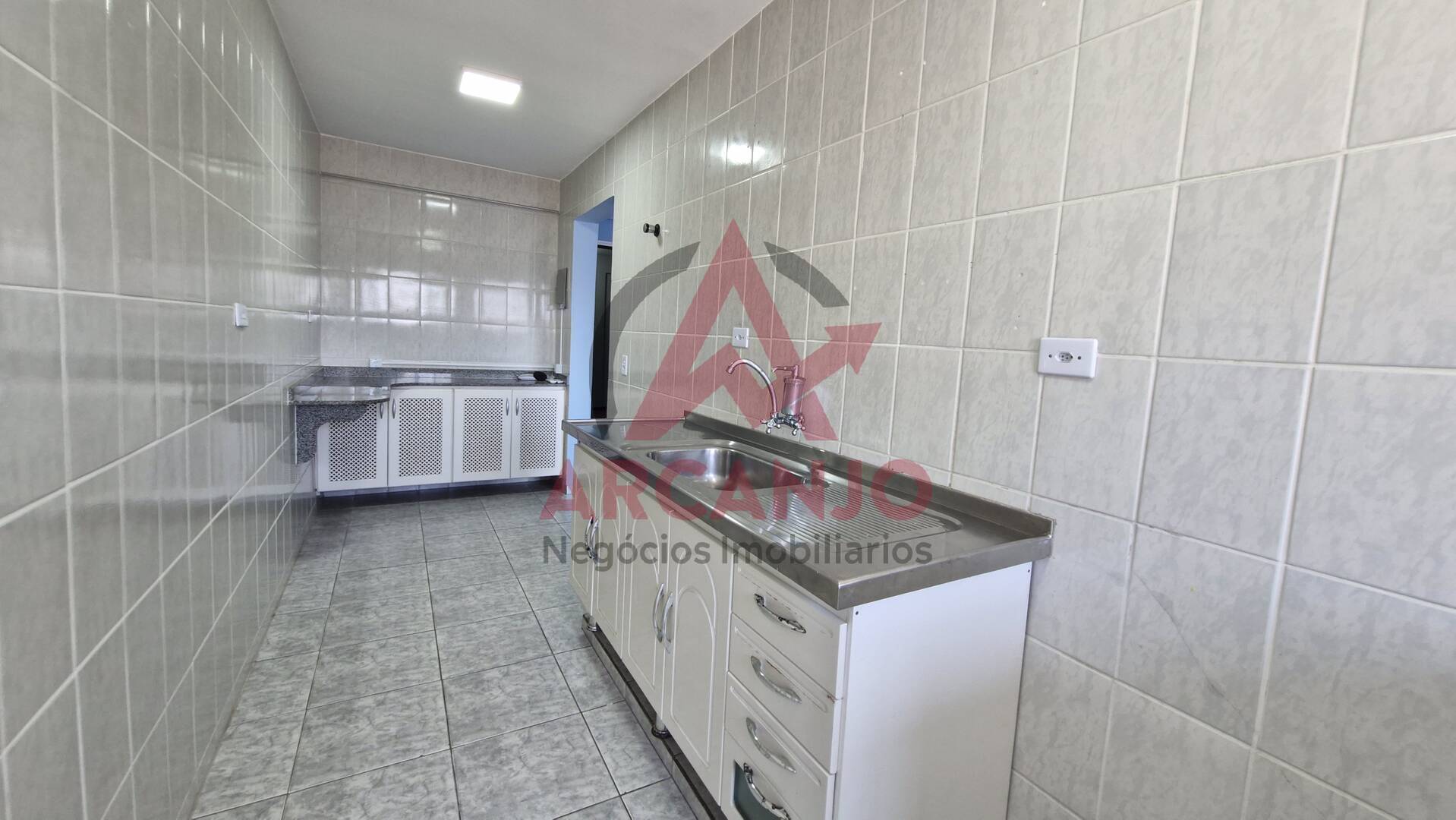 Apartamento para alugar com 2 quartos, 95m² - Foto 14