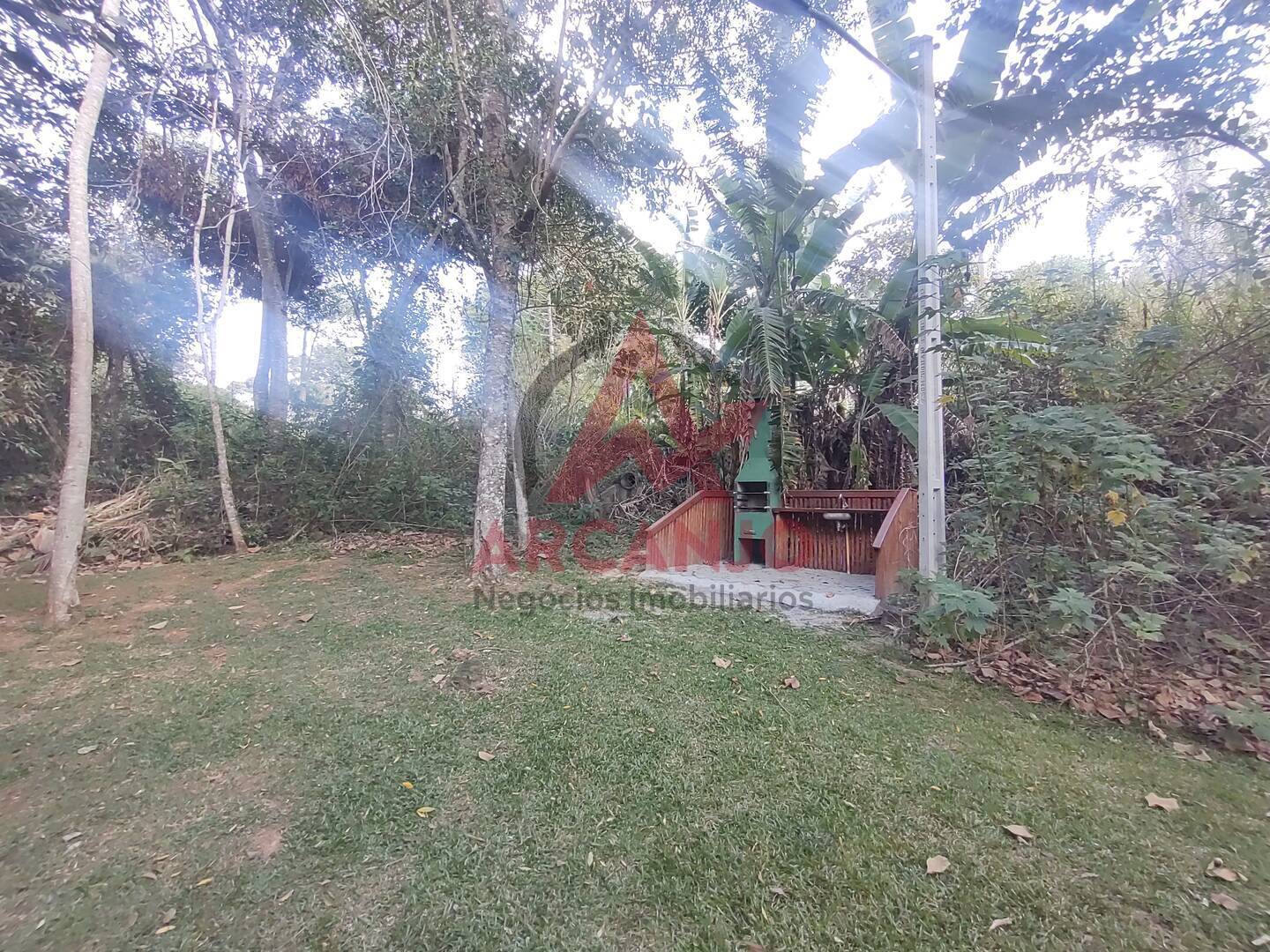 Casa de Condomínio à venda com 5 quartos, 305m² - Foto 2