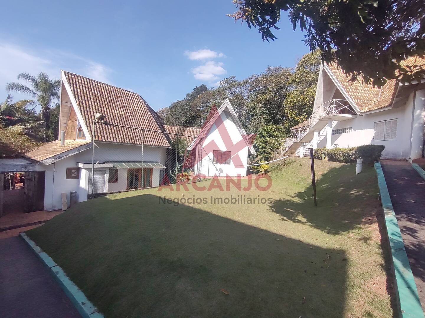 Casa de Condomínio à venda com 5 quartos, 305m² - Foto 1