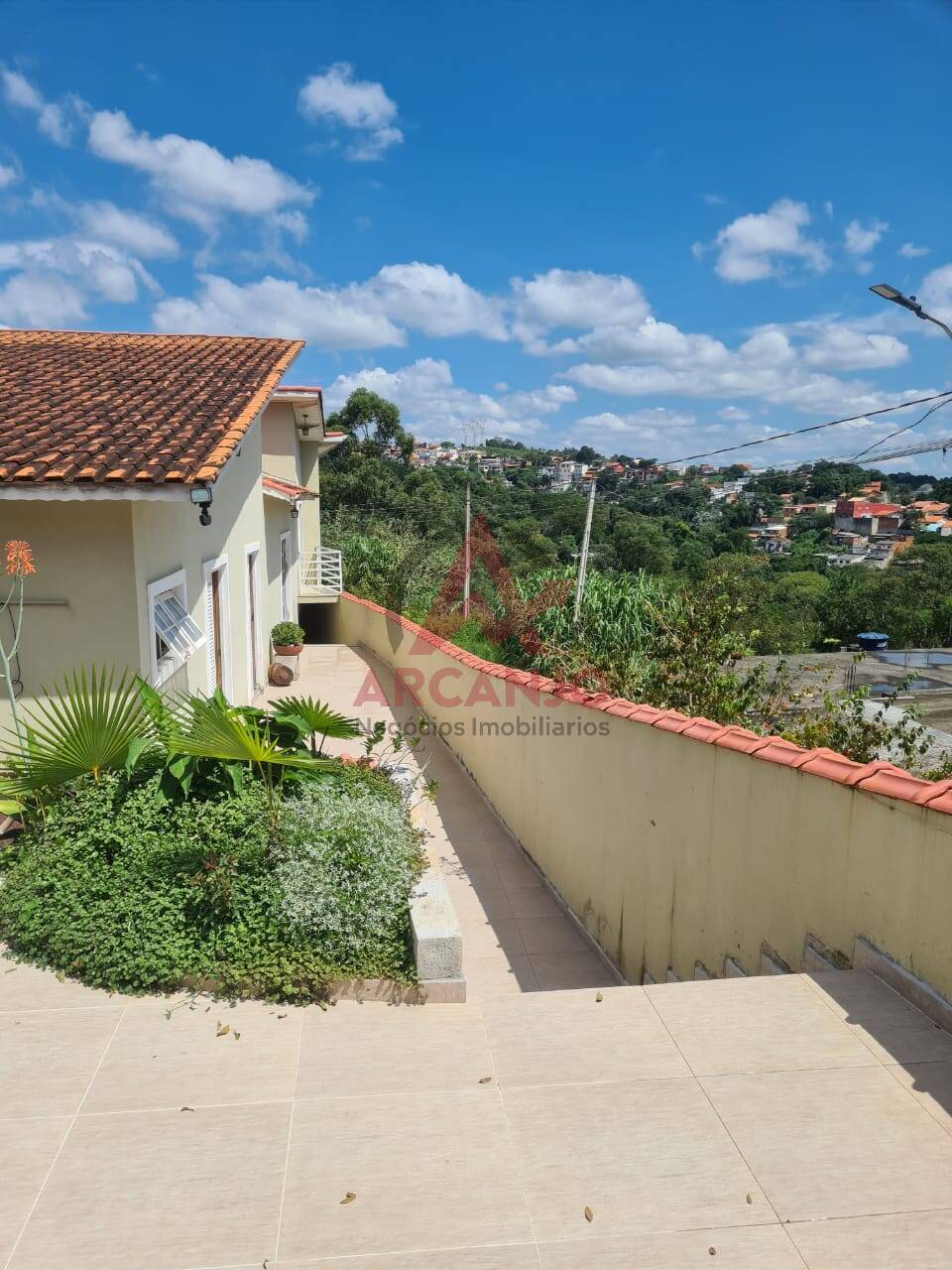 Casa à venda com 3 quartos, 250m² - Foto 3