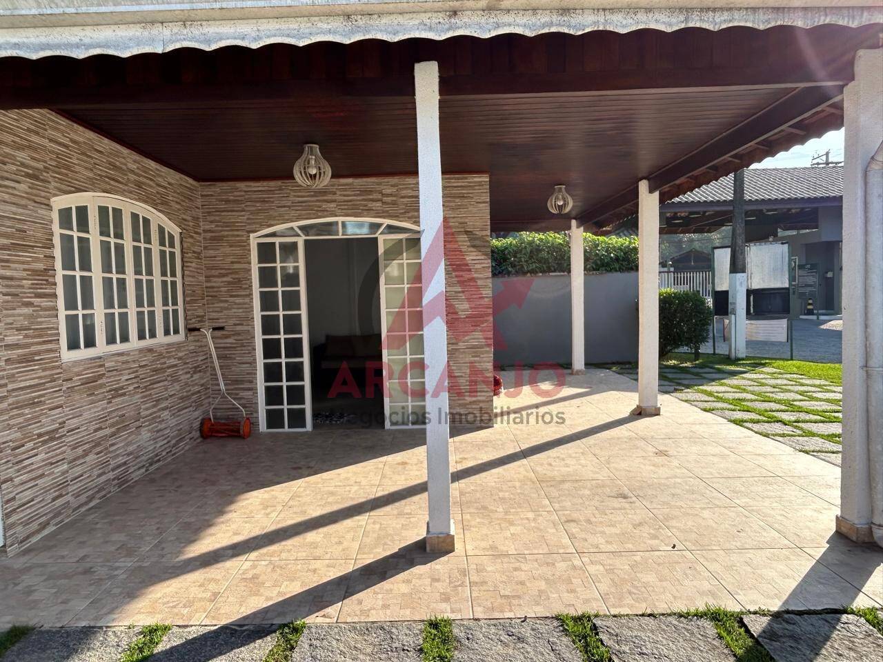 Casa à venda com 3 quartos, 180m² - Foto 4