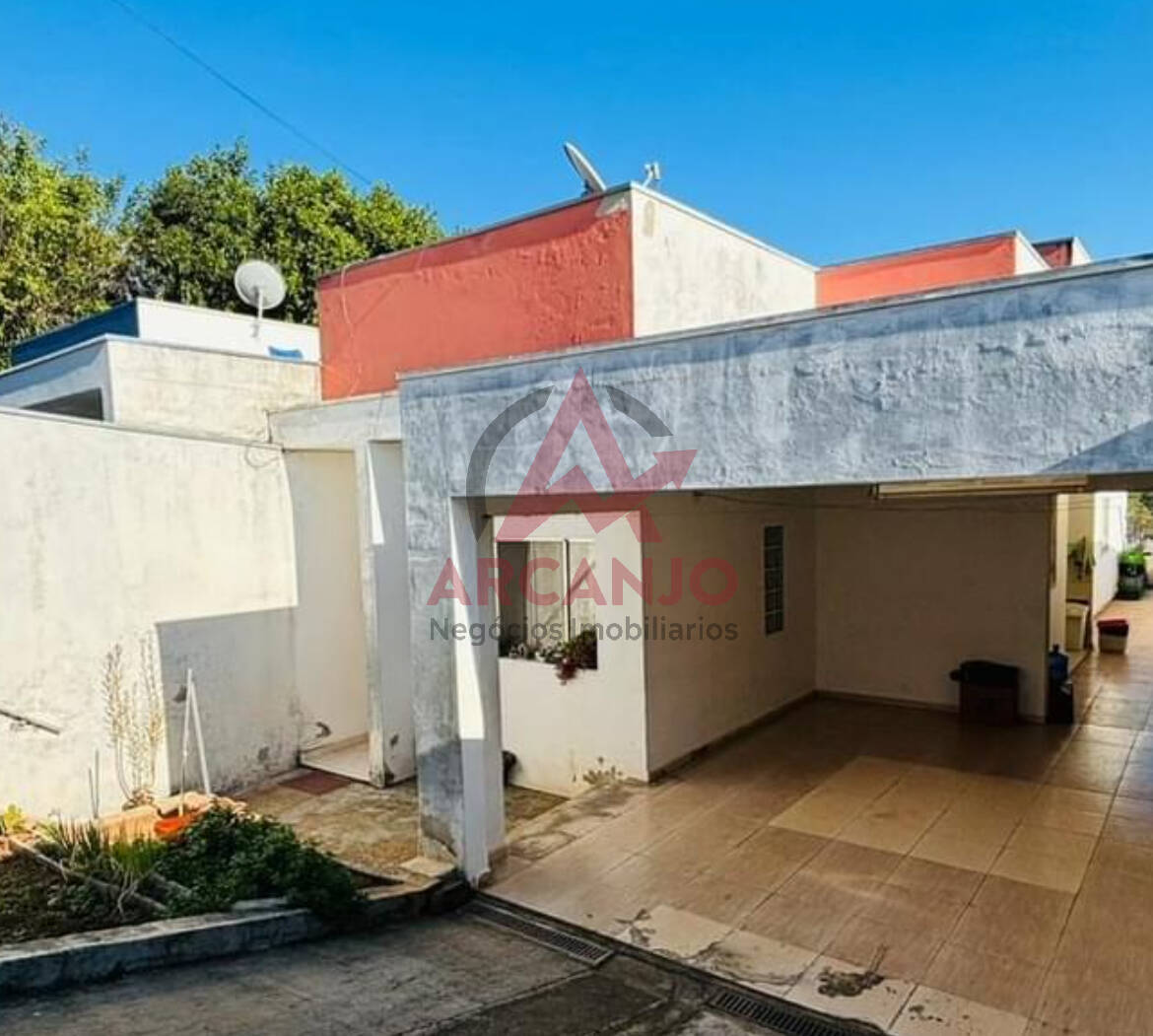 Casa à venda com 3 quartos, 225m² - Foto 1