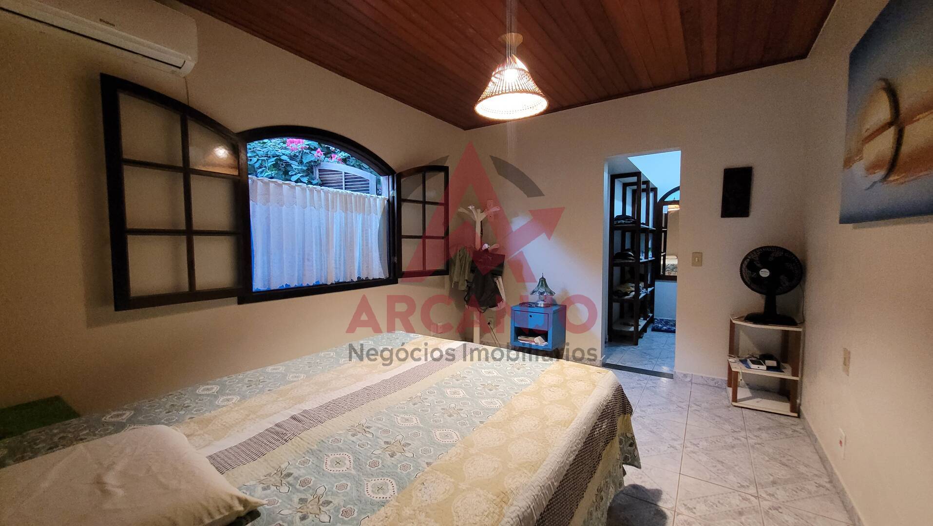 Casa à venda com 6 quartos, 200m² - Foto 42