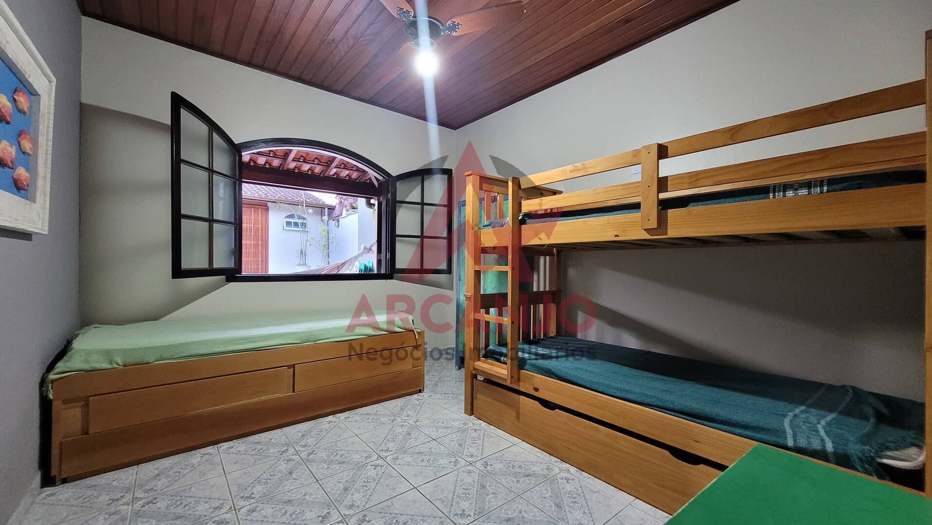 Casa à venda com 6 quartos, 200m² - Foto 43