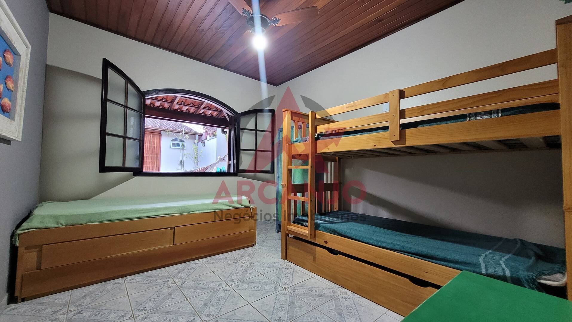 Casa à venda com 6 quartos, 200m² - Foto 46