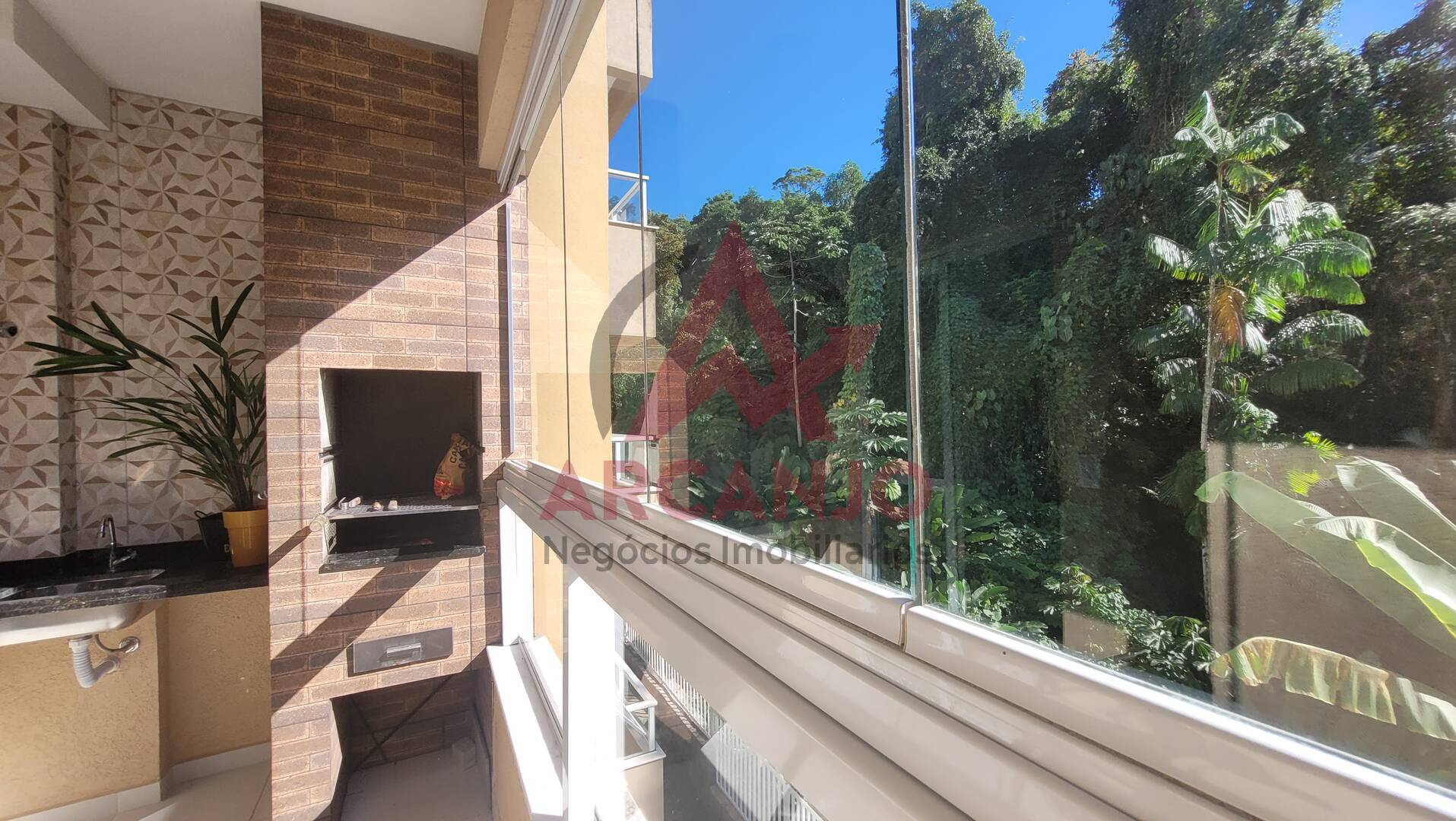 Apartamento à venda com 2 quartos, 77m² - Foto 1