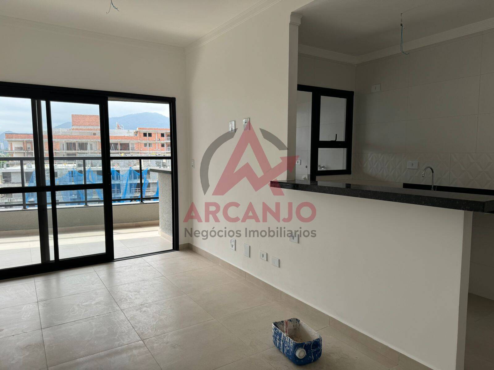 Apartamento à venda com 2 quartos, 75m² - Foto 2